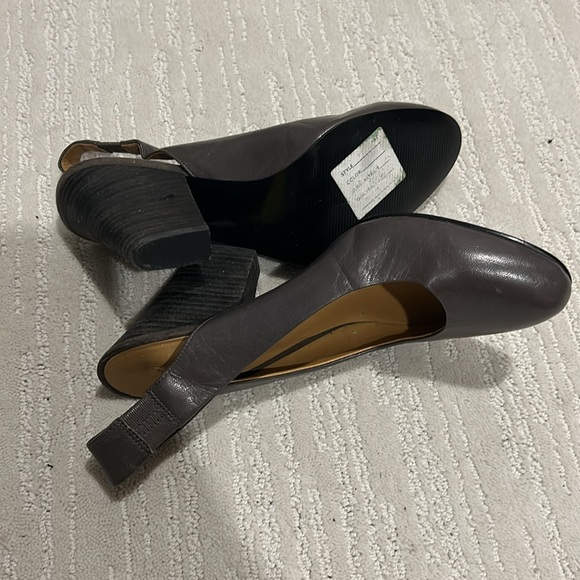 Nine West sling back block heel charcoal grey 9 leather heel great condition - Picture 4 of 11